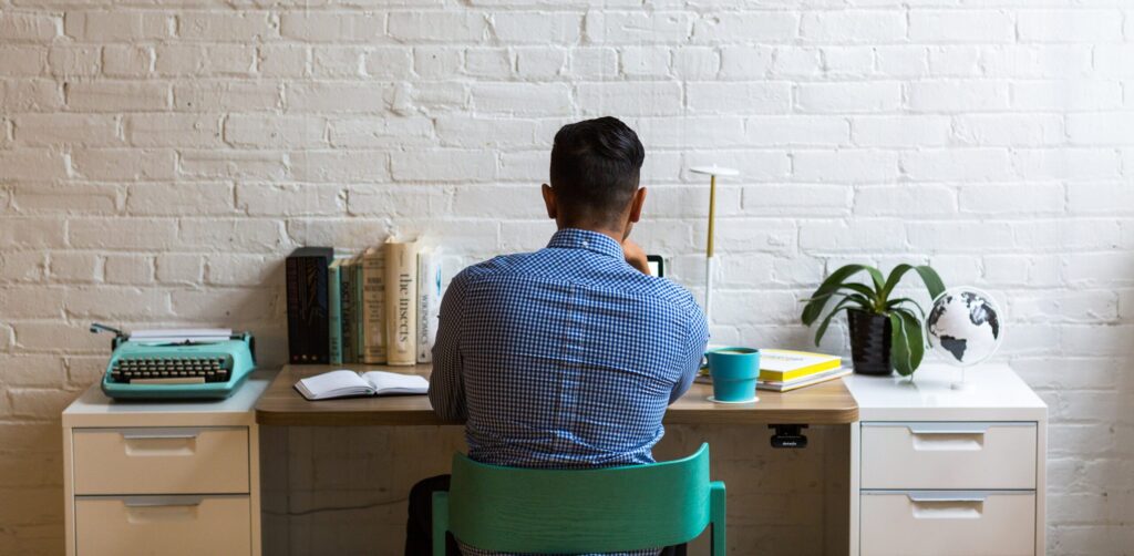 man-working-in-modern-office Riishøj Marketing